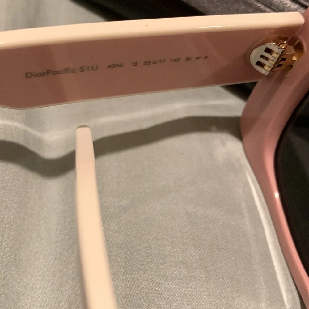 Brand new and authentic limited edition fashion pink cat like sunglasses CHANEL